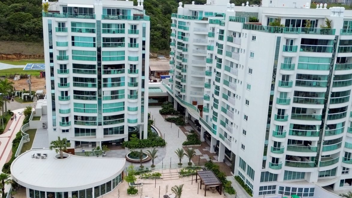 Apartamento Garden (Diferenciado) com 3 dormitórios (sendo 3 suítes) à venda em Itajaí – Praia Brava, Itajaí com 242 m²