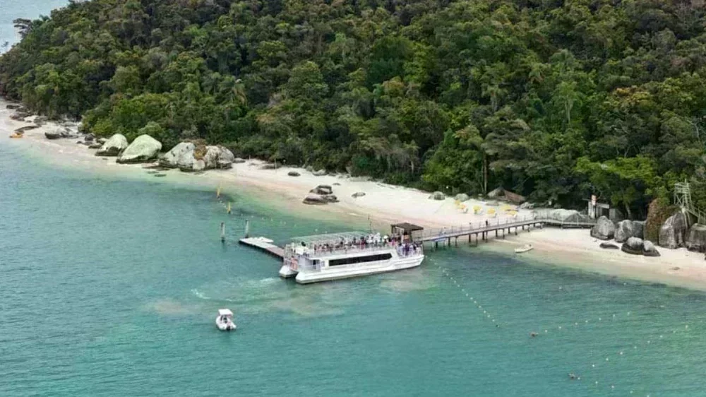 Catamarã em Porto Belo: o novo passeio imperdível