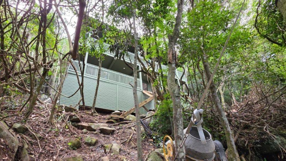 Demolição de Casa em Praia Preservada de Florianópolis
