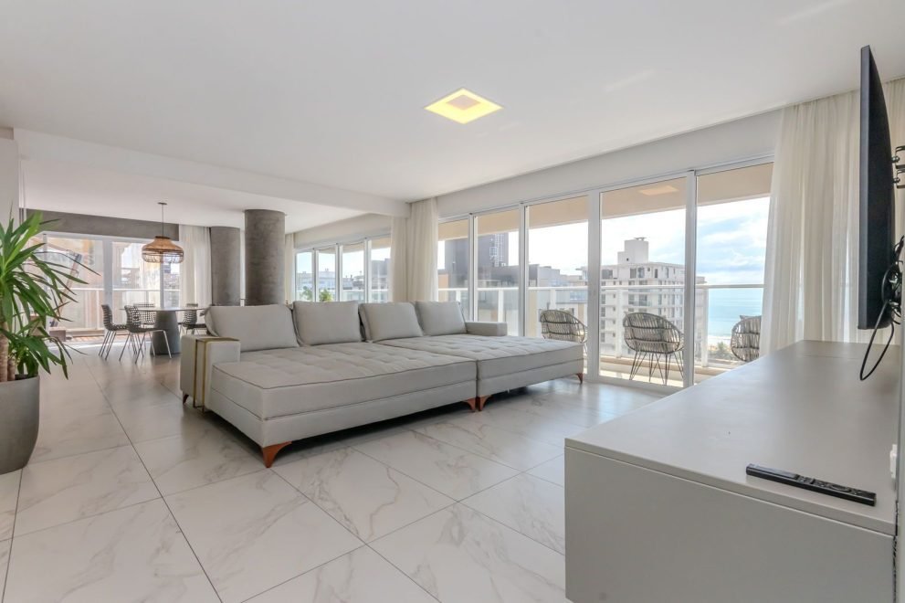 Apartamento com 4 dormitórios (sendo 3 suítes) à venda em Itajaí – Praia Brava, Itajaí com 217 m²