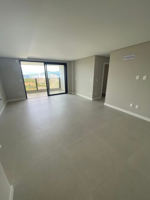 Apartamento com 3 dormitórios (sendo 1 suíte) à venda em Itajaí – Praia Brava, Itajaí com 93 m²