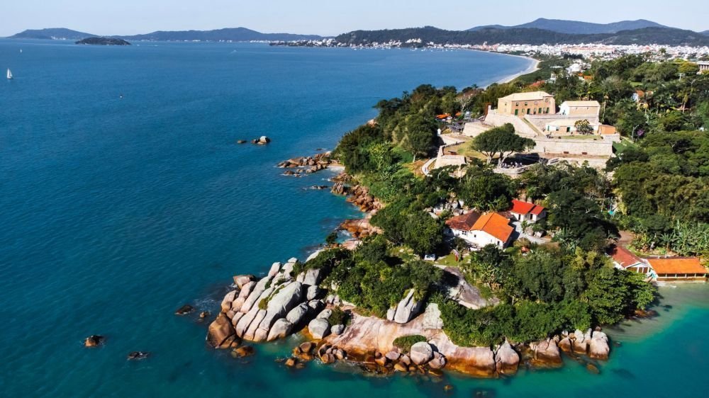 Verão em SC: 42 Praias Transformam Destinos Turísticos