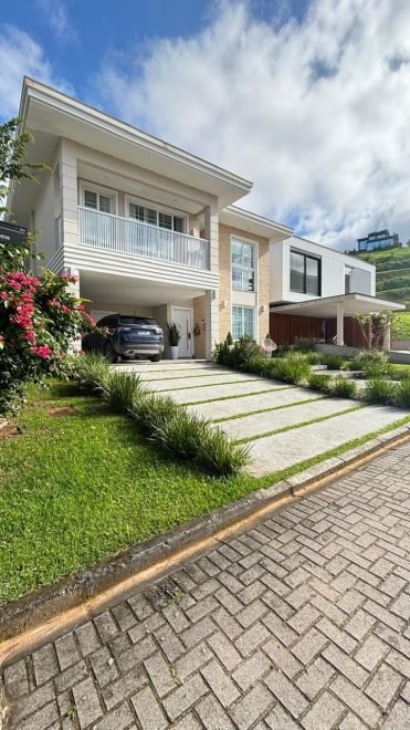 Casa com 4 dormitórios (sendo 4 suítes) à venda em Itajaí – Rio do Meio, Itajaí com 352 m²