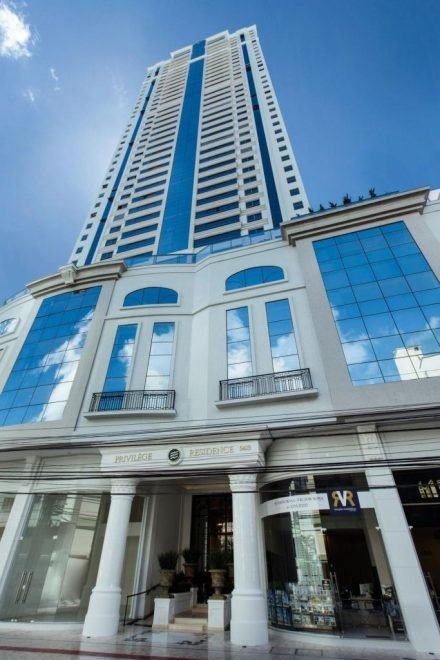 Apartamento com 2 dormitórios (sendo 2 suítes) à venda em Balneário Camboriú – Centro com 159 m²