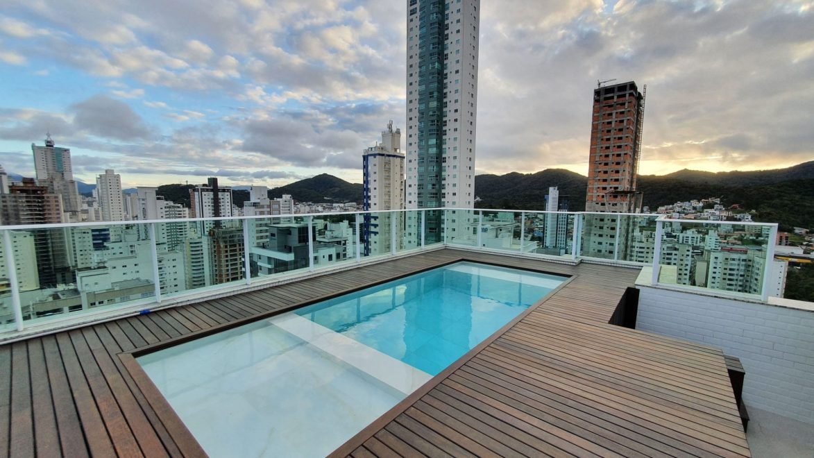 Cobertura com 3 dormitórios (sendo 3 suítes) à venda em Balneário Camboriú – Pioneiros com 268 m²