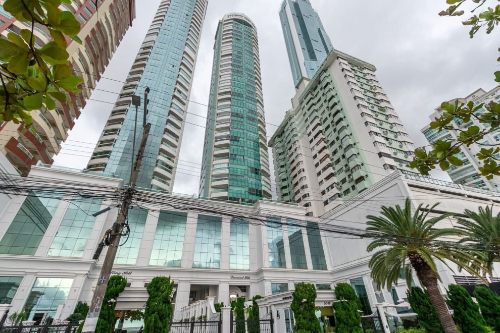 Apartamento com 4 dormitórios (sendo 4 suítes) à venda em Balneário Camboriú – Barra Sul, Balneário Camboriú com 284 m²