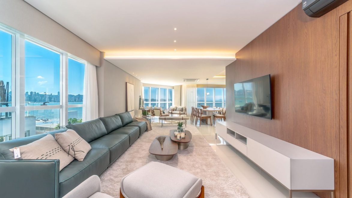Apartamento com 4 dormitórios (sendo 4 suítes) à venda em Balneário Camboriú – Centro com 237 m²