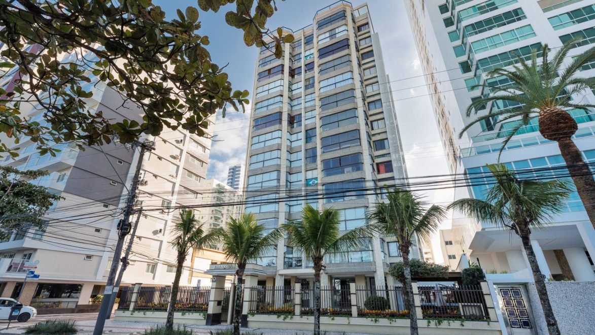 Apartamento com 3 dormitórios em locação em Balneário Camboriú – Centro