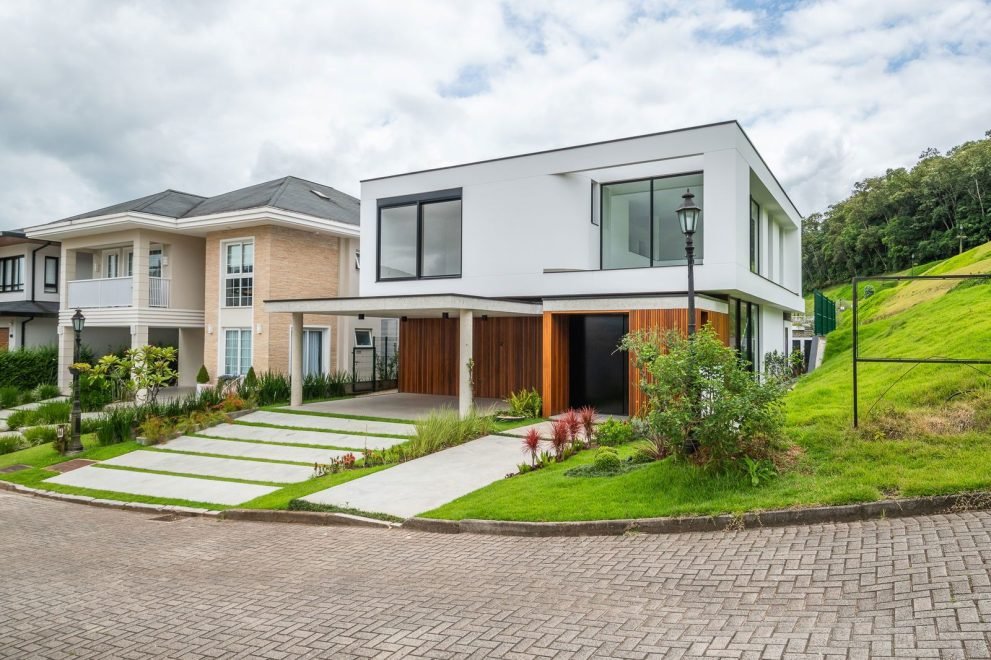 Casa Bloco – Apartamento com 3 dormitórios (sendo 3 suítes) à venda em Itajaí – Rio do Meio com 355 m²