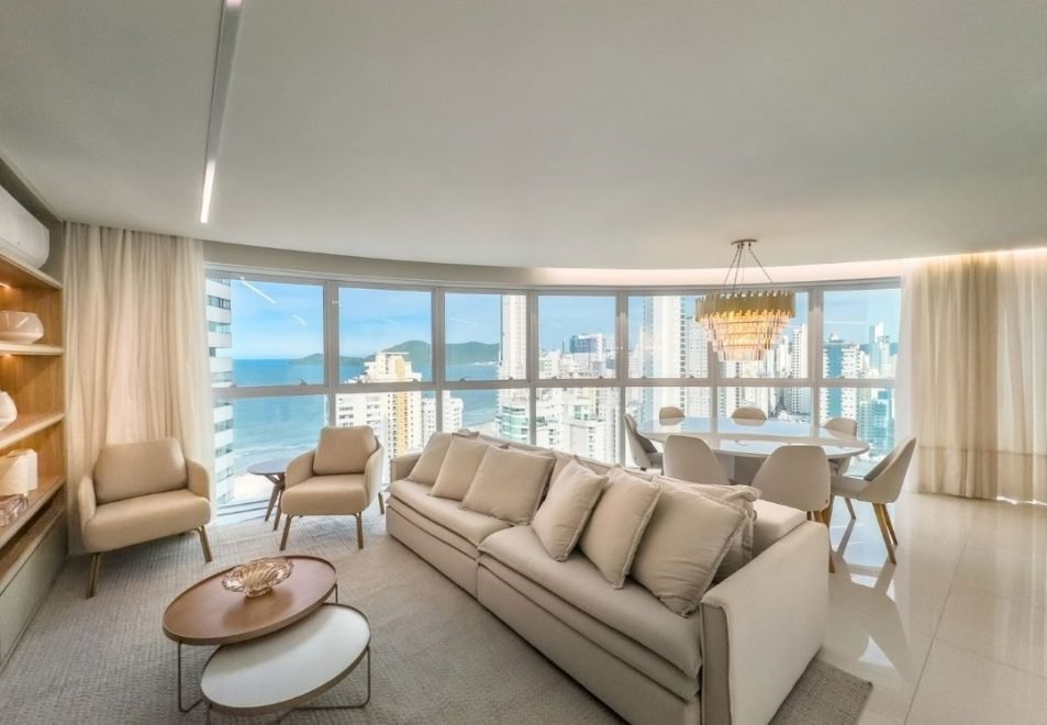 Apartamento com 4 dormitórios (sendo 2 suítes) à venda em Balneário Camboriú – Centro, Balneário Camboriú com 131 m²