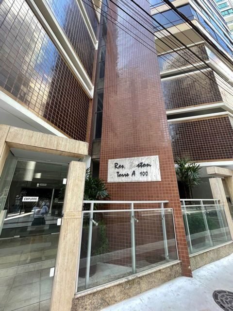 Apartamento com 3 dormitórios (sendo 3 suítes) à venda em Balneário Camboriú – Centro com 223 m²