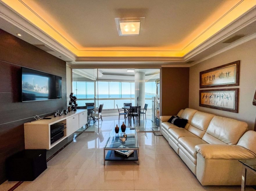 Apartamento com 3 dormitórios (sendo 3 suítes) à venda em Balneário Camboriú – Centro com 170 m²