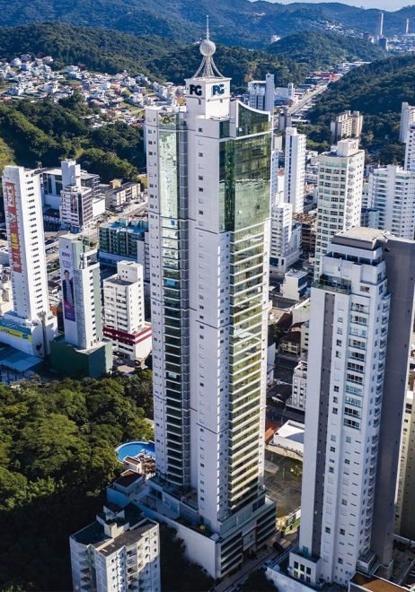 Apartamento com 4 dormitórios (sendo 4 suítes) à venda em Balneário Camboriú – Pioneiros, Balneário Camboriú com 228 m²