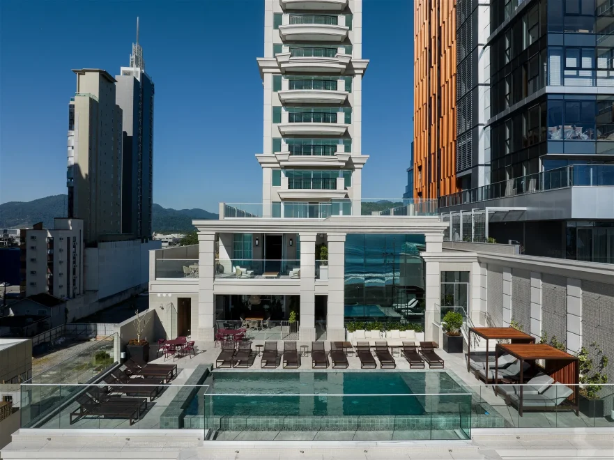 Apartamento com 5 dormitórios (sendo 5 suítes) à venda em Balneário Camboriú – Centro, Balneário Camboriú com 230 m²