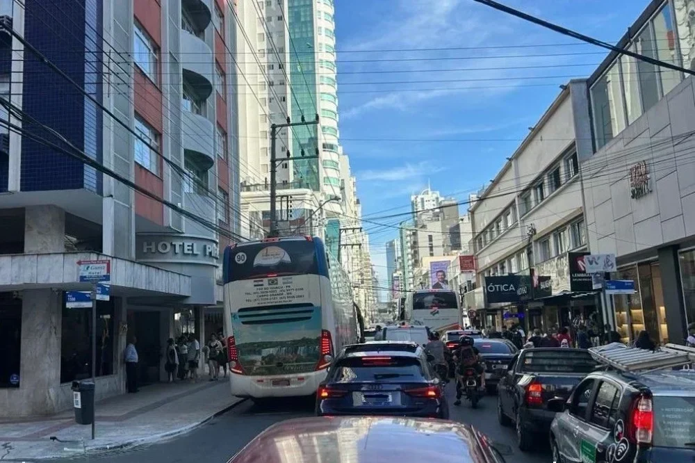 Balneário Camboriú impõe novas regras para ônibus de turismo