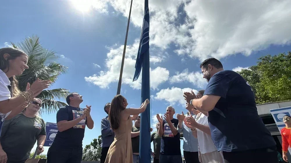 Bandeira Azul é hasteada em Balneário Camboriú