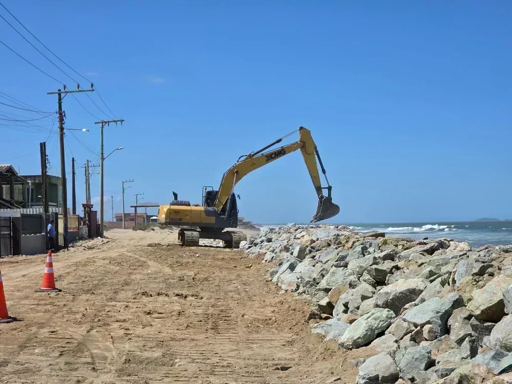 Barra Velha inicia obras de contenção de erosão na Praia da Península
