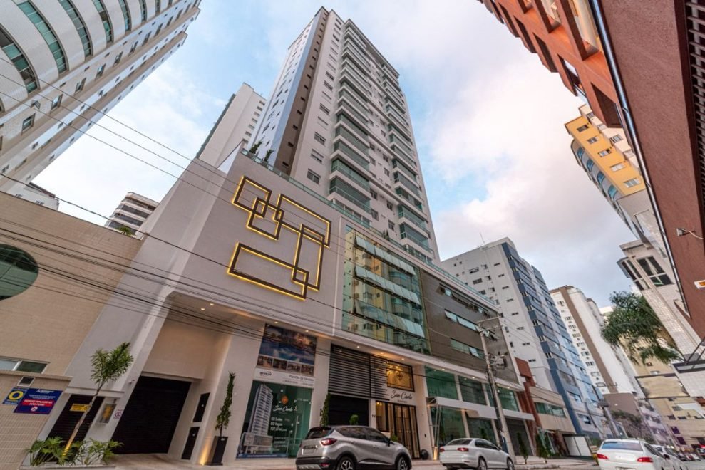 Apartamento com 3 dormitórios (sendo 3 suítes) à venda em Balneário Camboriú – Centro com 137 m²