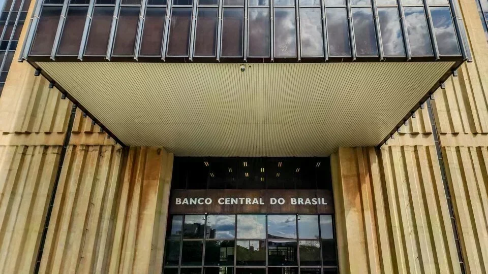 Copom mantém taxa de juros em 15% ao ano em 2025