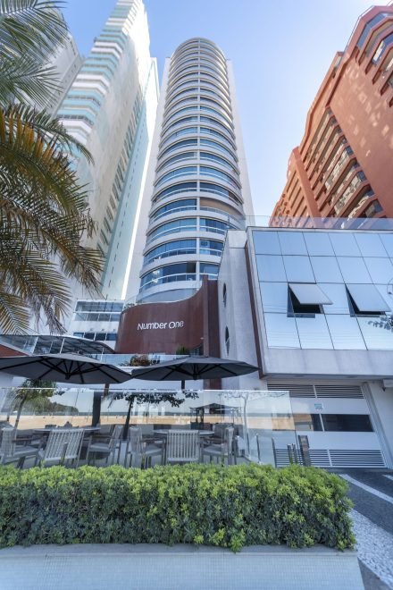 Apartamento com 3 dormitórios (sendo 1 suíte) à venda em Balneário Camboriú – Centro com 114 m²