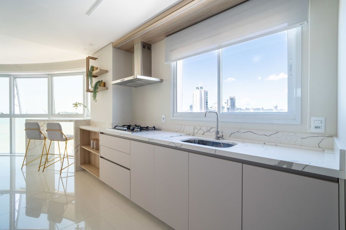 Apartamento com 4 dormitórios (sendo 2 suítes) à venda em Balneário Camboriú – Centro com 131 m²