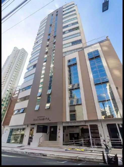 Apartamento com 3 dormitórios (sendo 3 suítes) à venda em Balneário Camboriú – Centro, Balneário Camboriú com 119800 m²