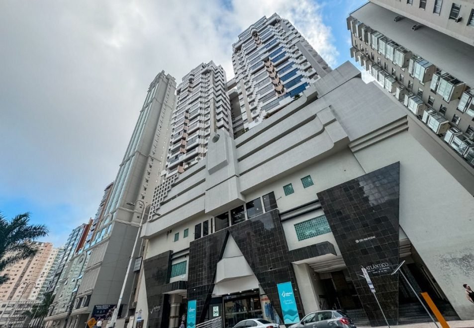 Apartamento com 3 dormitórios (sendo 1 suíte) à venda em Balneário Camboriú – Centro com 126 m²