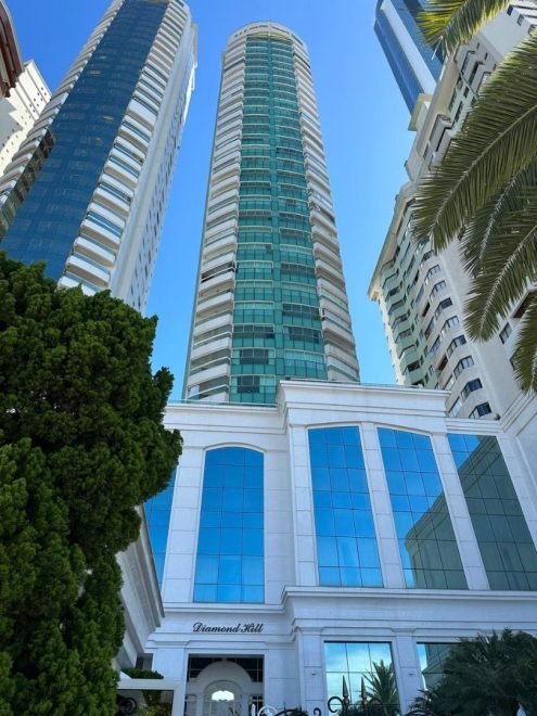 Apartamento com 3 dormitórios (sendo 3 suítes) à venda em Balneário Camboriú – Barra Sul com 185 m²