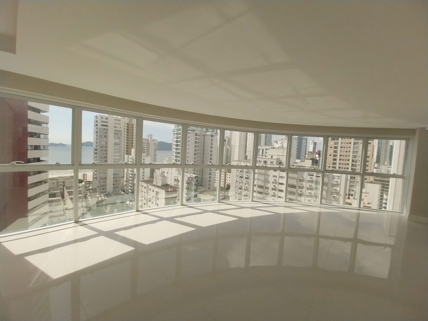 Apartamento com 4 dormitórios (sendo 2 suítes) à venda em Balneário Camboriú – Centro, Balneário Camboriú com 131 m²