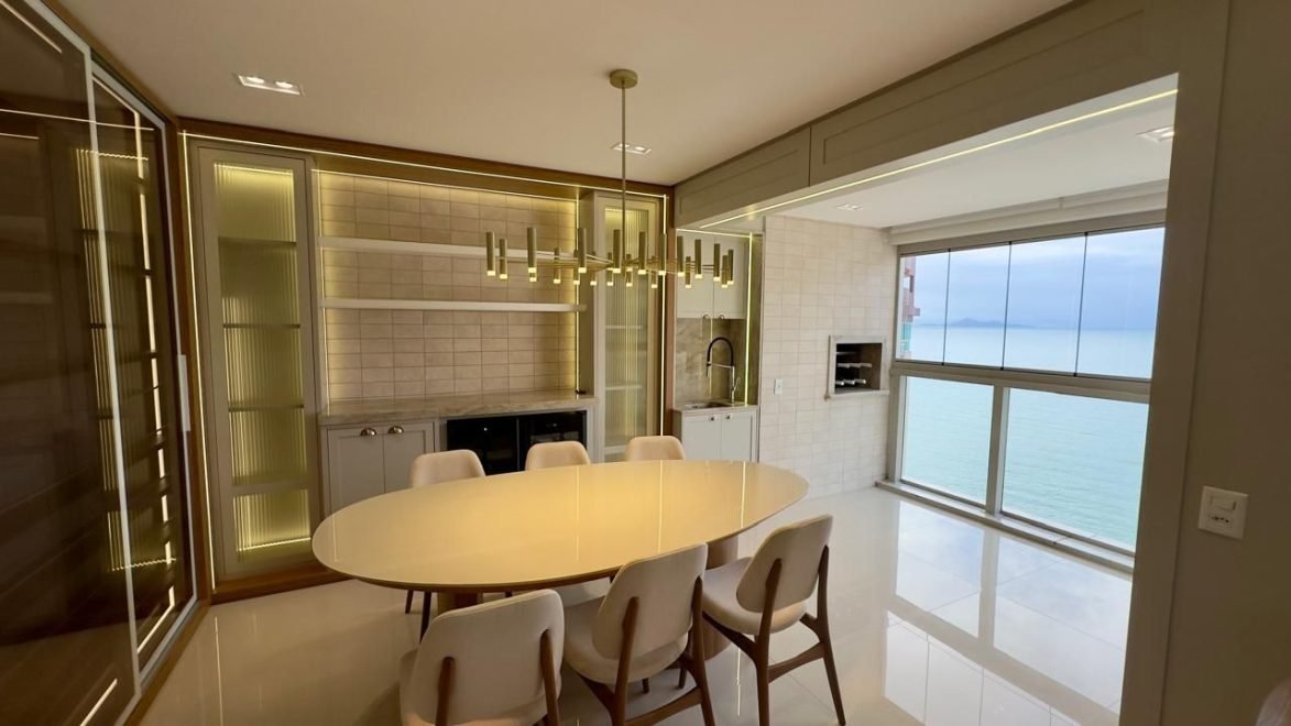 Apartamento com 4 dormitórios (sendo 4 suítes) à venda em Balneário Camboriú – Barra Sul com 160 m²