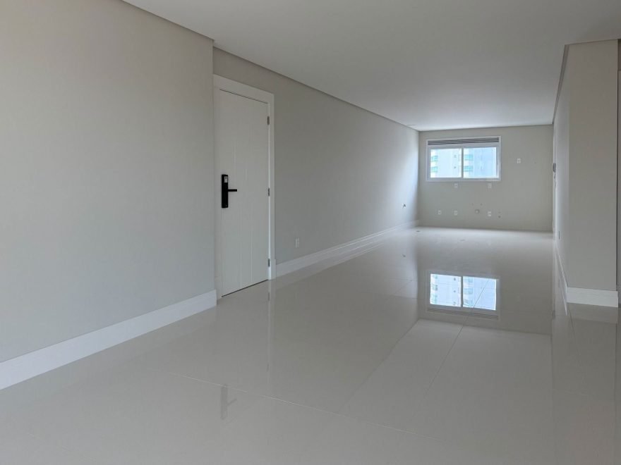 Apartamento com 3 dormitórios (sendo 3 suítes) à venda em Balneário Camboriú – Centro, Balneário Camboriú com 138 m²