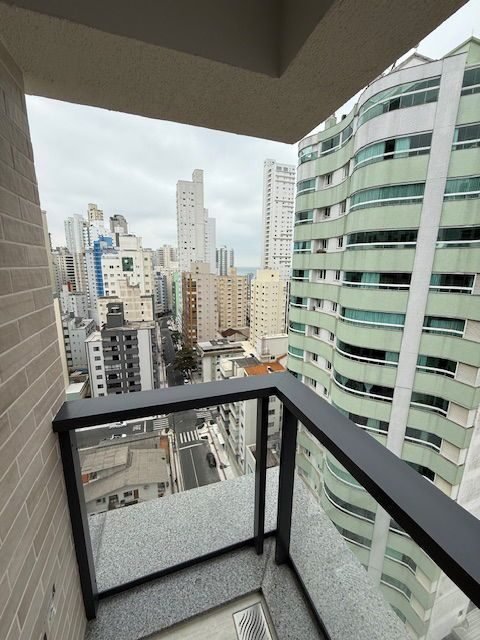 Apartamento com 3 dormitórios (sendo 3 suítes) à venda em Balneário Camboriú – Centro com 120 m²
