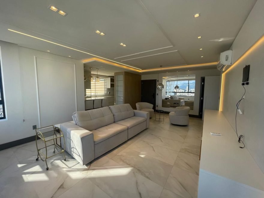 Apartamento com 3 dormitórios (sendo 3 suítes) à venda em Balneário Camboriú – Centro com 129 m²