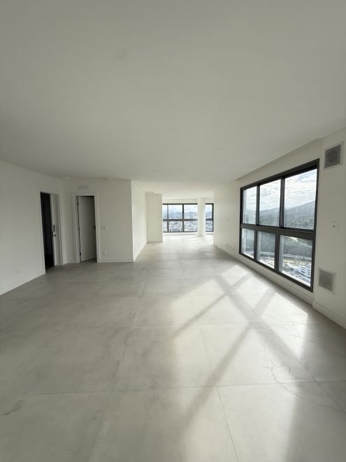 Apartamento com 4 dormitórios (sendo 2 suítes) à venda em Balneário Camboriú – Centro com 151 m²