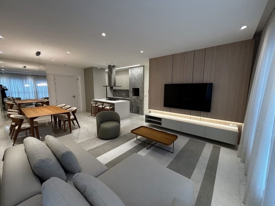 Apartamento com 3 dormitórios (sendo 3 suítes) à venda em Balneário Camboriú – Centro com 136 m²