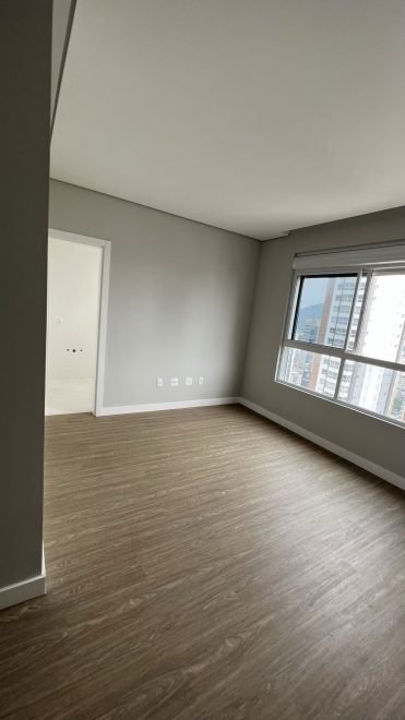Apartamento com 4 dormitórios (sendo 2 suítes) à venda em Balneário Camboriú – Centro com 143 m²