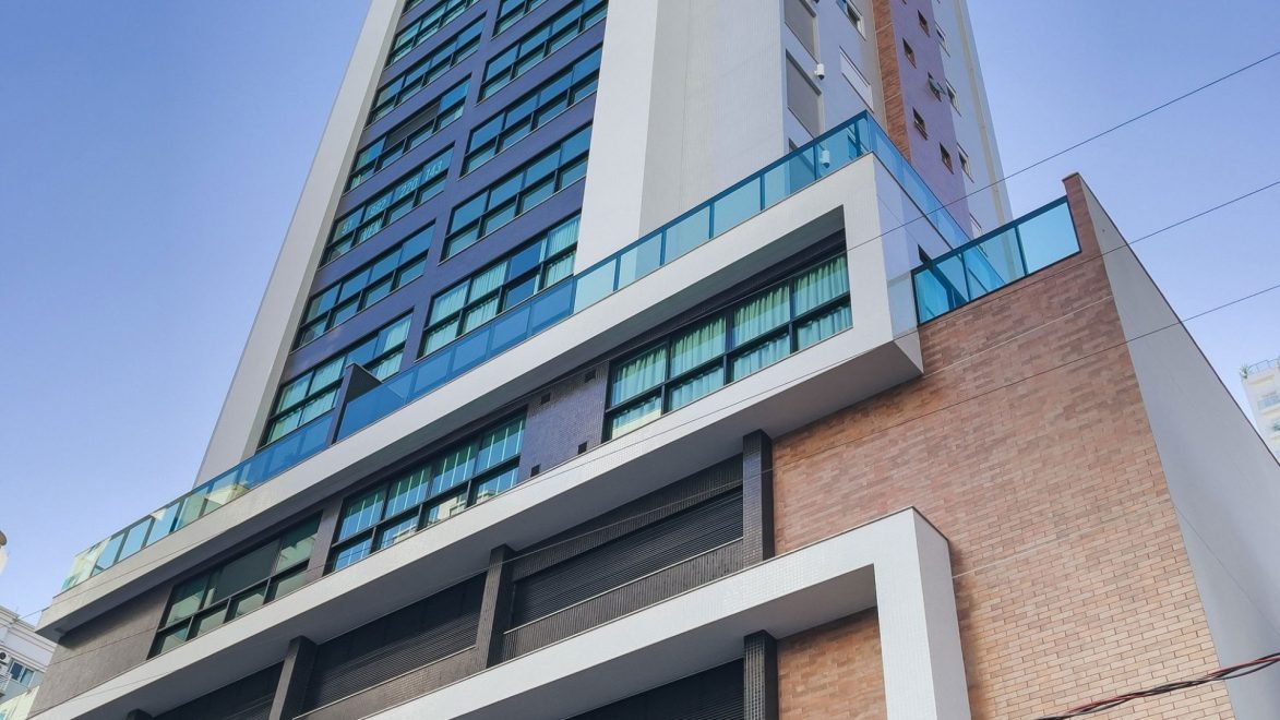 Apartamento com 3 dormitórios (sendo 3 suítes) à venda em Balneário Camboriú – Centro, Balneário Camboriú com 116 m²