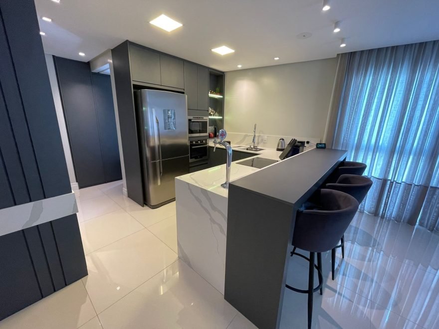 Apartamento com 3 dormitórios (sendo 3 suítes) à venda em Balneário Camboriú – Centro com 126 m²