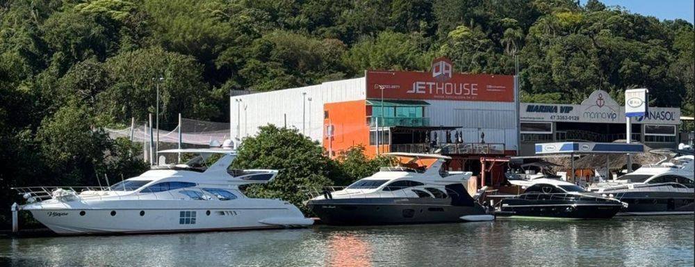 Privatização de áreas públicas no rio Camboriú