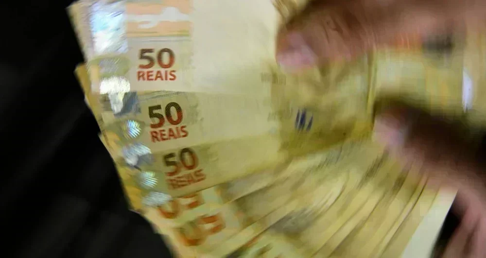 Salário mínimo sobe para R$ 1.621 em 2026: o que isso significa?