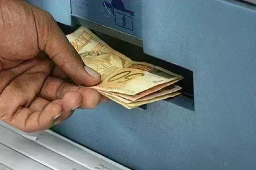 Saques na Poupança Superam Depósitos em Novembro de 2023