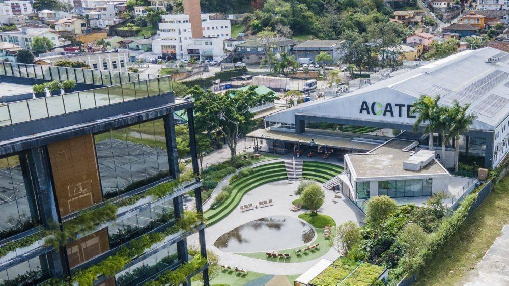 SC lança programa para 100 mil vagas em tecnologia até 2027