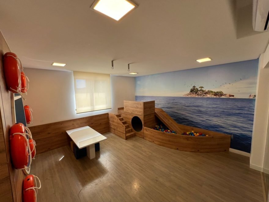 Apartamento com 3 dormitórios (sendo 3 suítes) à venda em Balneário Camboriú – Centro com 136 m²