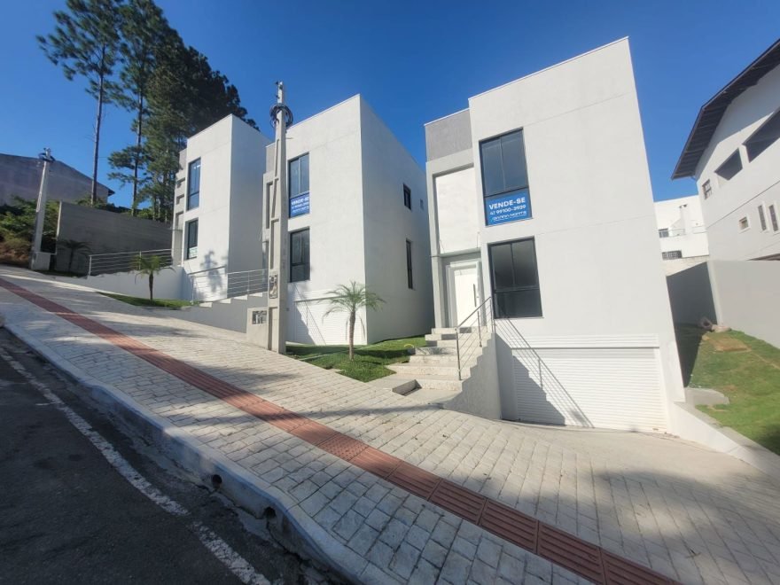 Casa com 4 dormitórios (sendo 4 suítes) à venda em Balneário Camboriú – Ariribá com 199 m²