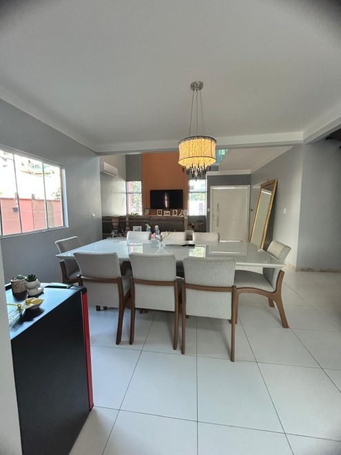 Casa com 3 dormitórios (sendo 1 suíte) à venda em Balneário Camboriú – Barra com 240 m²