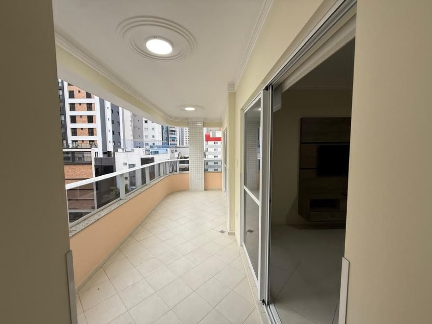 Apartamento com 1 dormitório (sendo 1 suíte) à venda em Balneário Camboriú – Centro, Balneário Camboriú com 95 m²