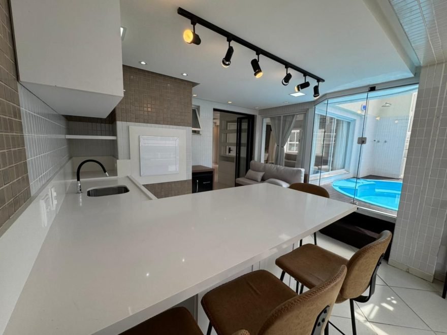 Apartamento com 3 dormitórios (sendo 3 suítes) à venda em Balneário Camboriú – Centro, Balneário Camboriú com 186 m²