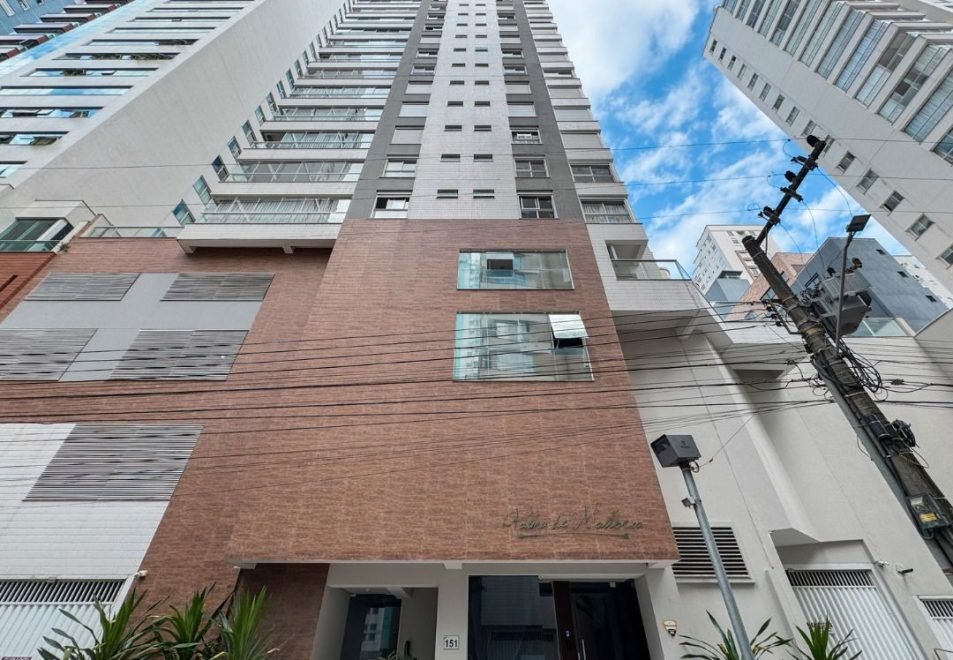 Apartamento com 3 dormitórios (sendo 3 suítes) à venda em Balneário Camboriú – Centro com 131 m²