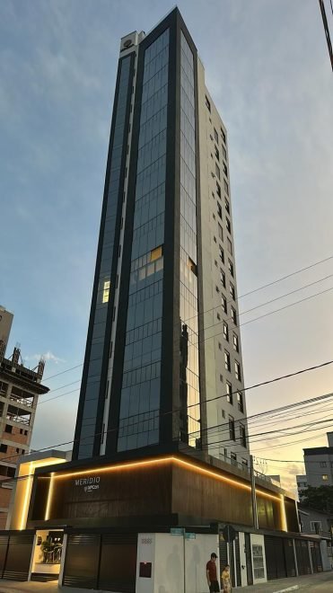 Residencial Merídio – Apartamento com 3 dormitórios (sendo 3 suítes) à venda em Bal. Piçarras – Itacolomí com 270 m²