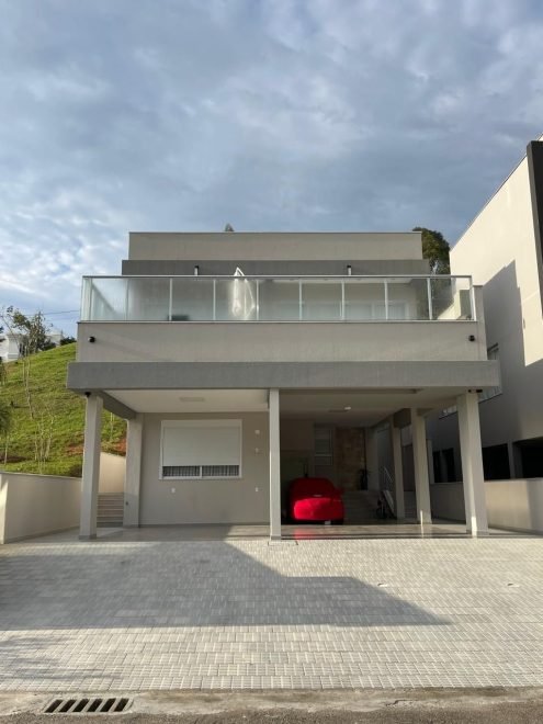 Casa com 3 dormitórios (sendo 3 suítes) à venda em Camboriú – Camboriú com 402 m²